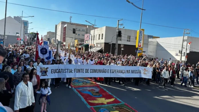 A tradicional procissão de Corpus Christi acontece nesta quinta-feira (19) em Ponta Grossa, com saída às 14h30 em frente ao Asilo São Vicente.