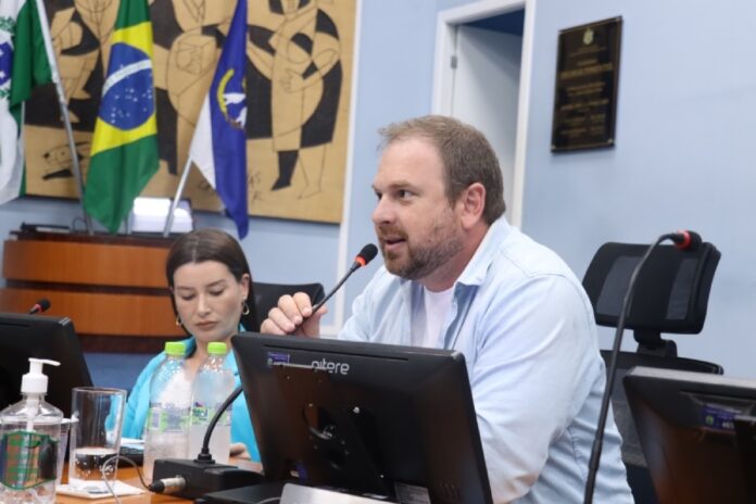 Acolhimento humanizado para mulheres em luto gestacional passa a ser garantido por lei em Ponta Grossa. Nova norma assegura atendimento psicológico e separação das demais gestantes.