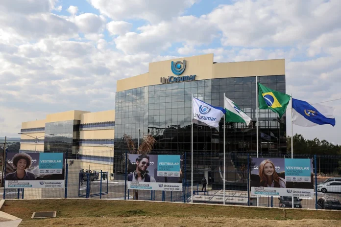Aluno de Direito é acusado de homofobia contra professor em Ponta Grossa. Caso ocorreu durante aula na Unicesumar e está sendo investigado pela universidade e pela Polícia Civil.