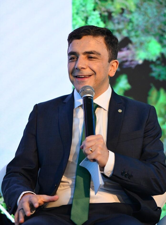 Deputado Aliel Machado destina R$ 750 mil para escolas estaduais de Ponta Grossa e reforça investimento de R$ 4,8 milhões em mais de 70 instituições de ensino no Paraná.