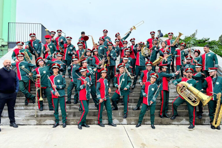 Banda do Caximba representa o Paraná em festival na Alemanha, levando jovens da periferia de Curitiba a um dos maiores eventos musicais da Europa. Projeto transforma vidas e emociona a comunidade.