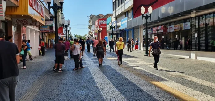 Com planejamento responsável, Prefeitura de Ponta Grossa antecipa pagamento do 13º salário e injeta R$ 19 milhões na economia local.