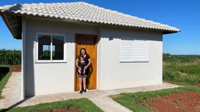 Governador Darci Piana entrega 293 casas em Ponta Grossa e destaca avanços habitacionais no Paraná