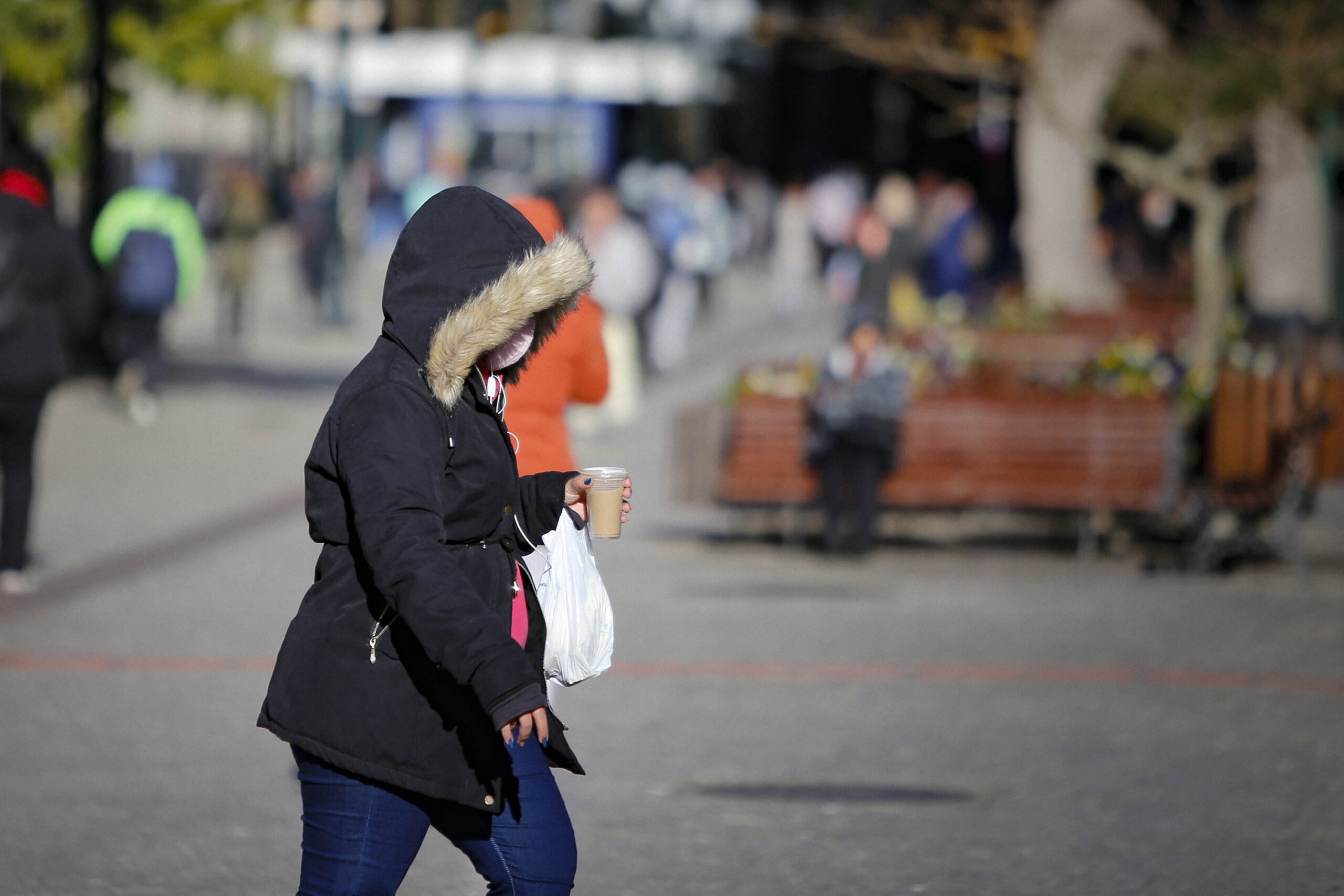 Sábado com sol à tarde, mas nova frente fria muda o tempo no domingo no Paraná