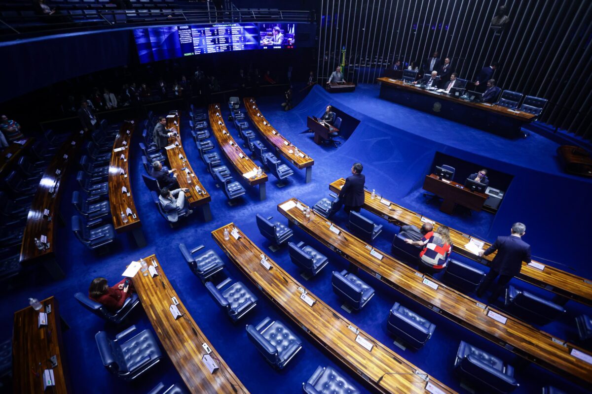 Senadores do PT e MDB Usam Cota Parlamentar Para Bancar Bebidas Alcoólicas; Senado Apura