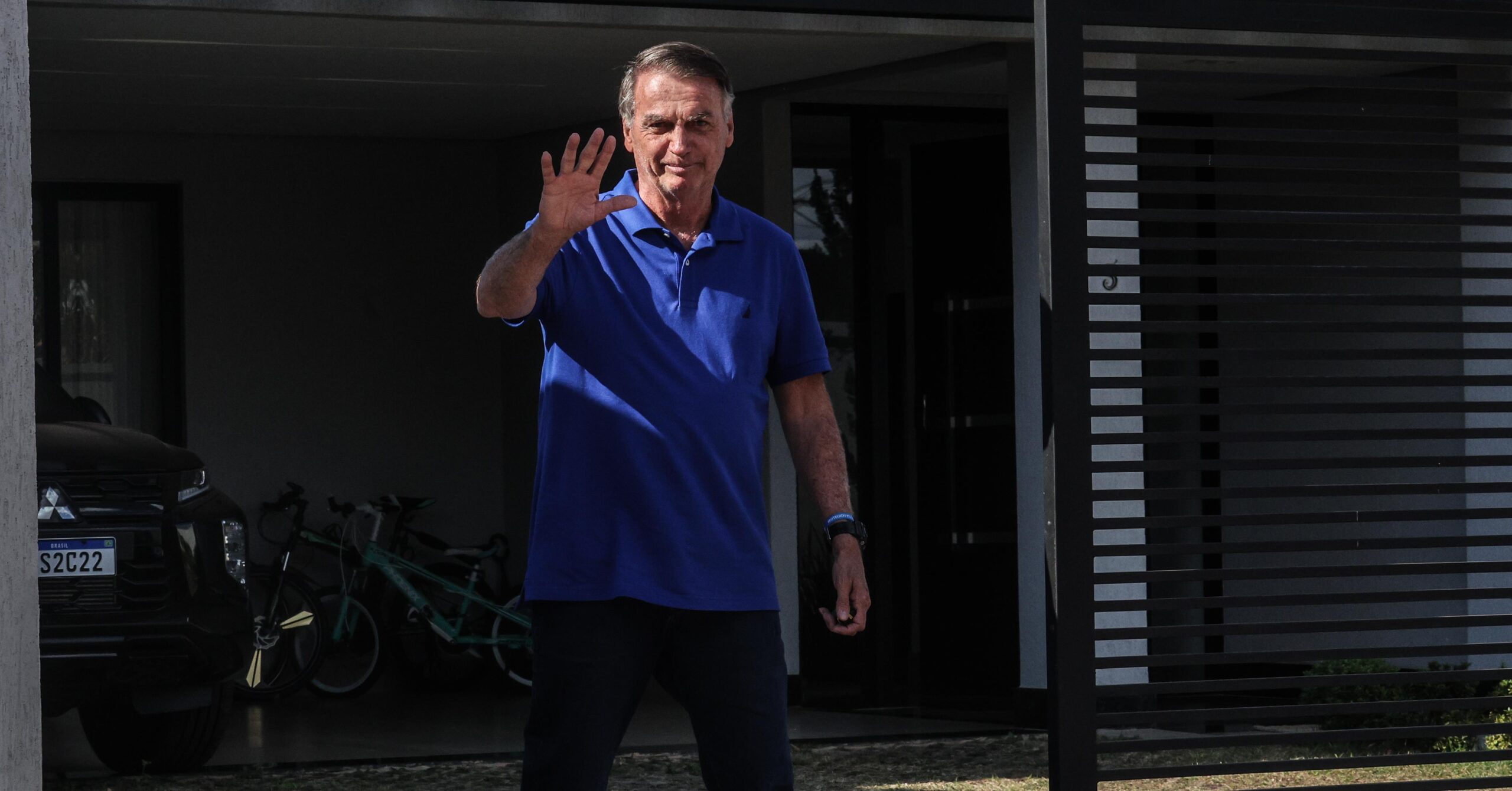 Após Decisão de Moraes, Vigilância sobre Bolsonaro Aumenta com Inspeções e Reforço Residencial
