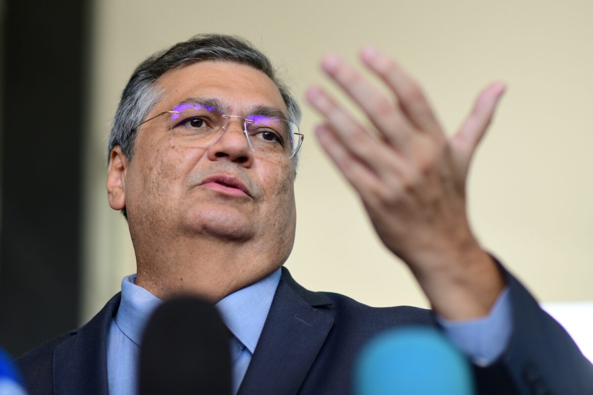 Dino Repudia Ameaças dos EUA a Moraes e Alerta Embaixada: ‘Soberania Não se Negocia’