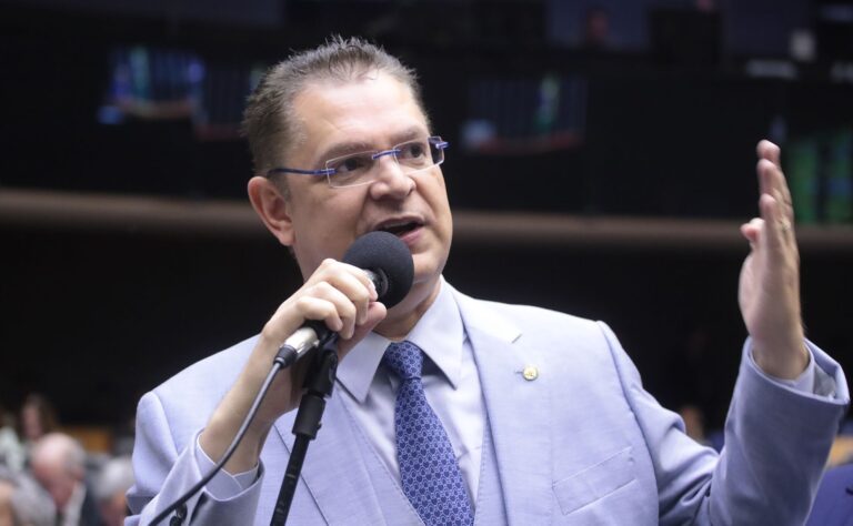 PL retira prioridade da PEC da blindagem
