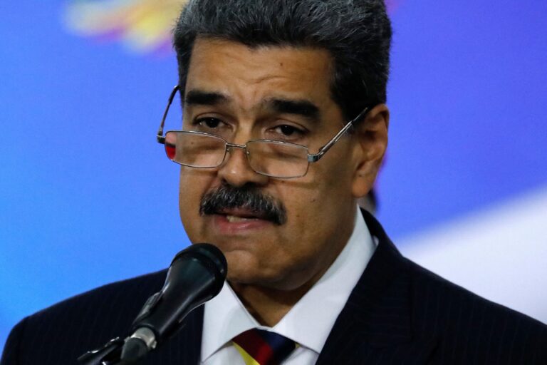 Maduro celebra reforço militar na fronteira após ação coordenada com Petro
