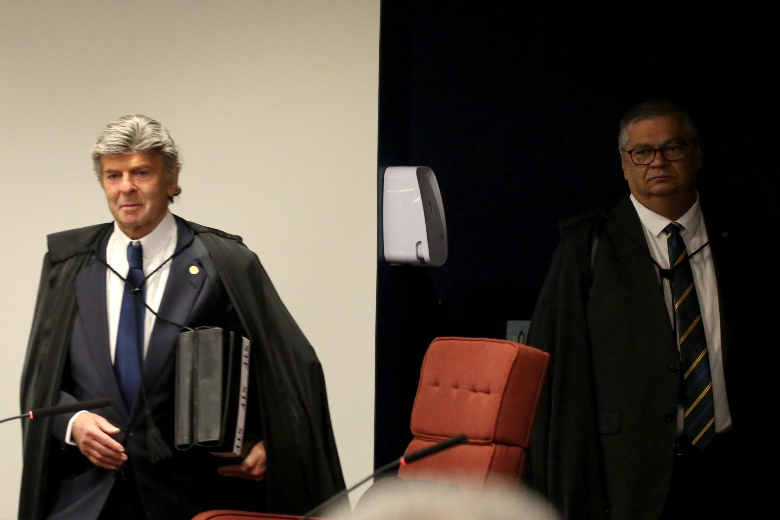 Voto Decisivo: Fux Absolve Bolsonaro em Julgamento Histórico no STF