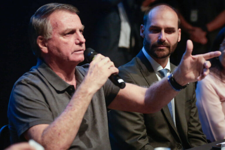 Anistia: PLs da oposição têm perdão a Bolsonaro e salvação a Eduardo