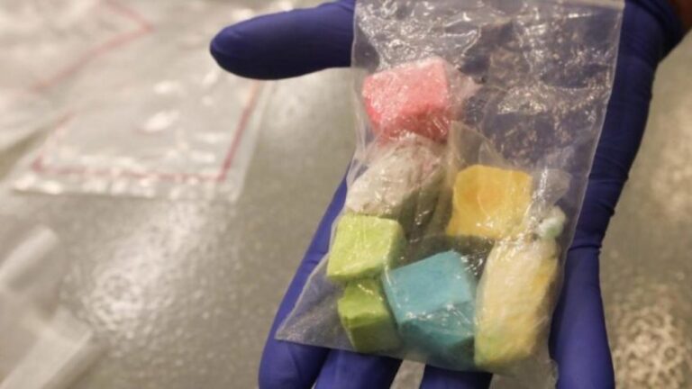 Indiciados na China por enviar potencializadores de fentanil aos EUA