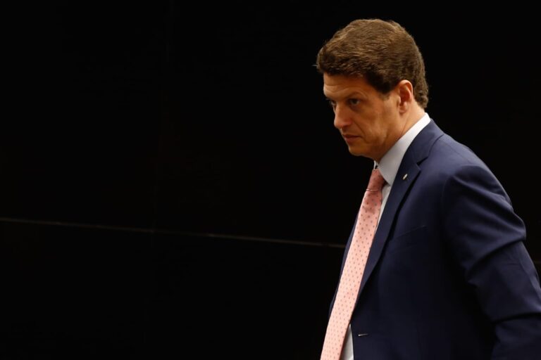 Ricardo Salles se torna réu no STF por contrabando florestal