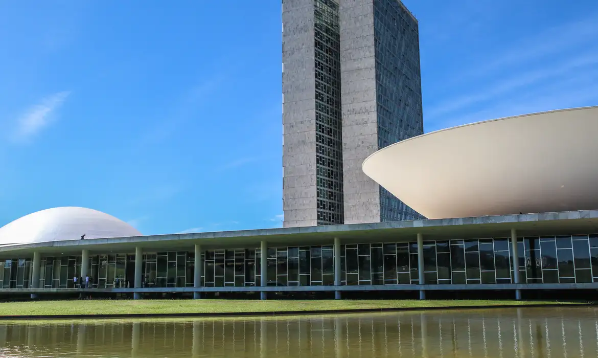 Retrocesso nos Direitos Reprodutivos: Câmara Avança com Projeto que Dificulta Aborto Legal para Crianças Vítimas de Violência Sexual