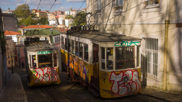 Acidente no elevador da Glória provoca 17 mortes em Lisboa