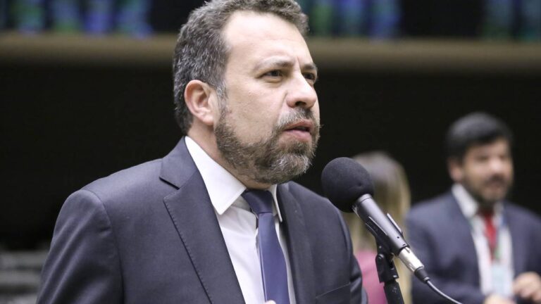 Boulos anuncia pacote para motoristas de apps com transparência em pagamentos