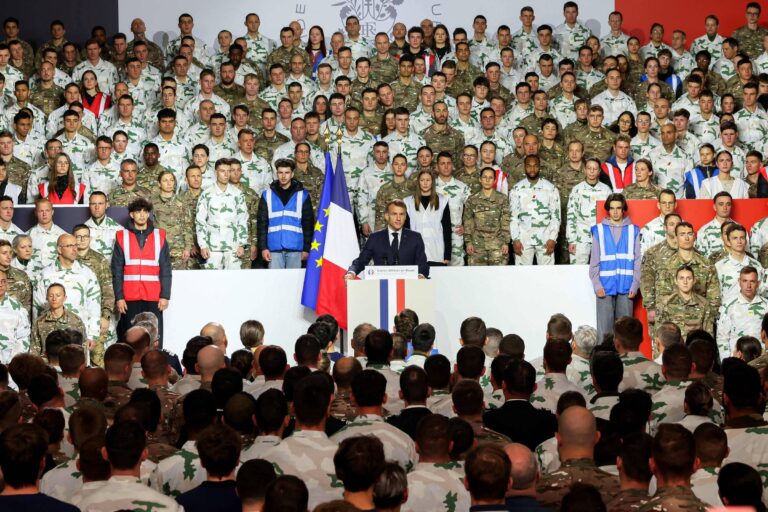 França cria novo serviço militar em resposta a ameaças de Putin