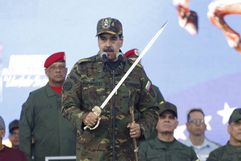 Maduro afirma que 82% dos venezuelanos estariam prontos para defender o país com armas