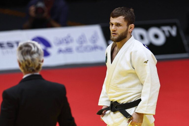 Judoca russo conquista título inédito após retorno à modalidade