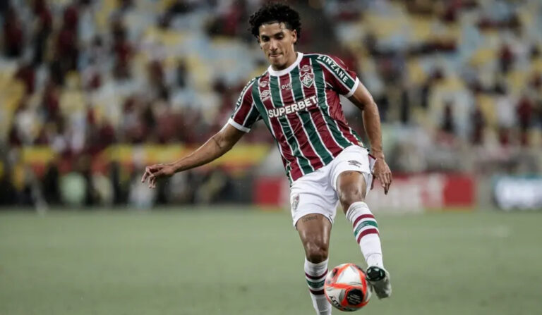 Athletico e Coritiba disputam contratação de Fuentes do Fluminense