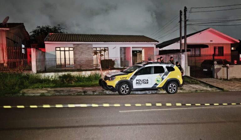Homem é morto por policiais após agredir esposa idosa em Curitiba