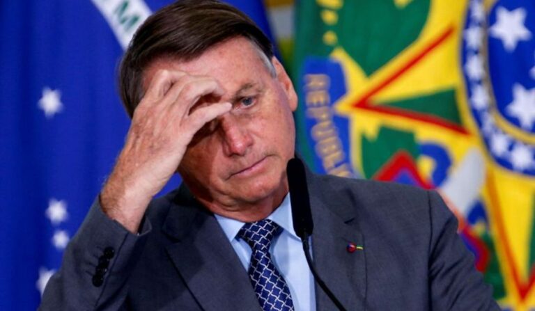 Partido Liberal interrompe salário de Jair Bolsonaro após condenação