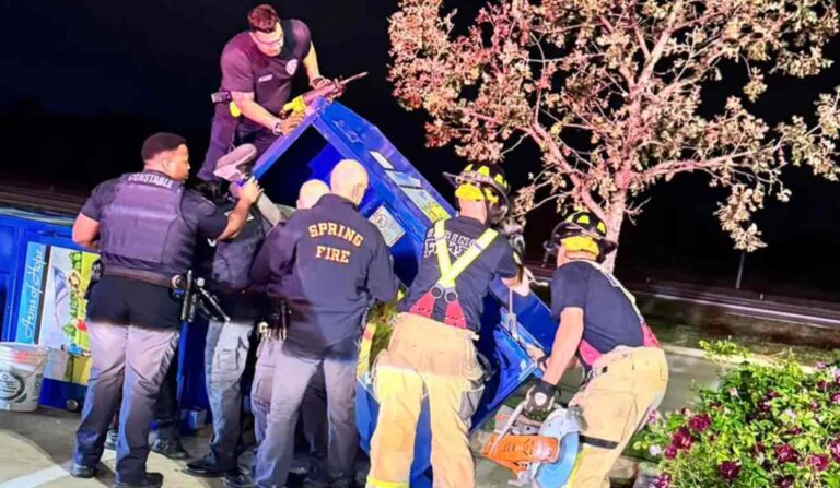 Homem morre após ficar preso em caixa de doações de roupas no Texas