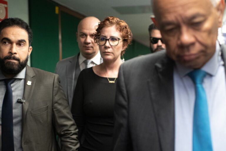 Zambelli enfrenta agressões na prisão e muda de cela na Itália