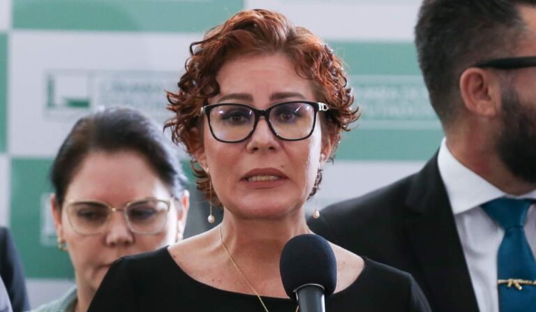 Consequências da renúncia de Carla Zambelli