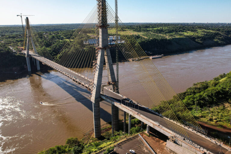 Falha em som interrompe discurso de Lula em Foz do Iguaçu