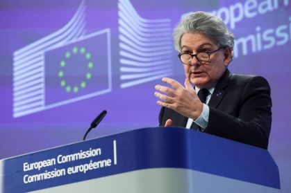 EUA impõem proibição de visto a ex-comissário da União Europeia