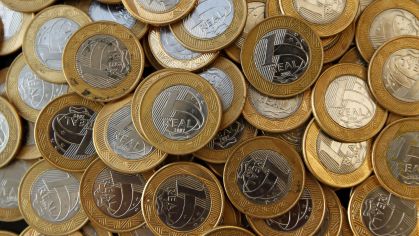 Taxas de juros caem em cenário fiscal eleitoral em 2025