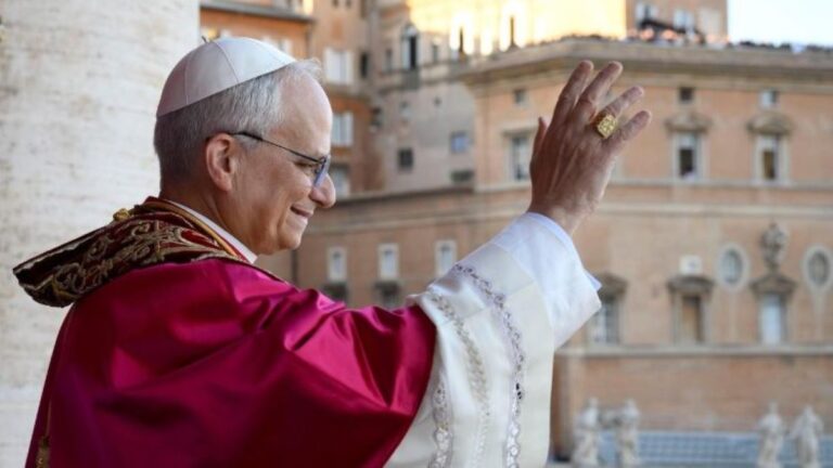 Papa Leão XIV clama por paz desarmada em mensagem ao mundo