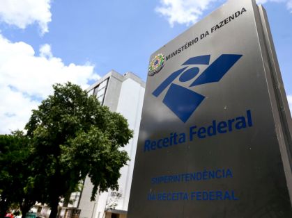 Arrecadação do IOF cresce 40% em novembro de 2025