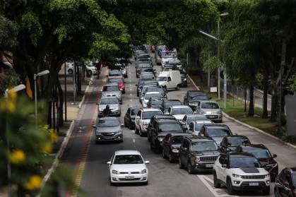 Rodízio de carros suspenso em São Paulo até janeiro de 2026
