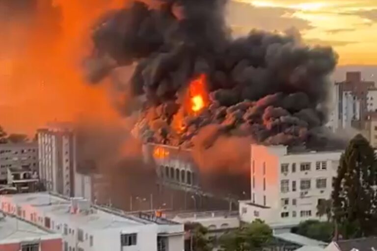 Incêndio em colégio de 120 anos em Santa Maria causa alarme