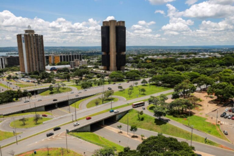 Dívida Pública Brasileira Atinge 79% do PIB em Novembro de 2025
