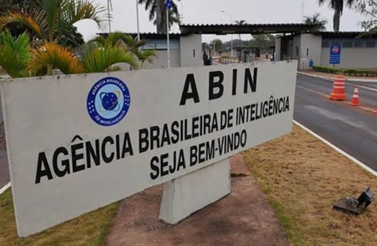 Reintegração de agente da Abin gera polêmica no governo Lula