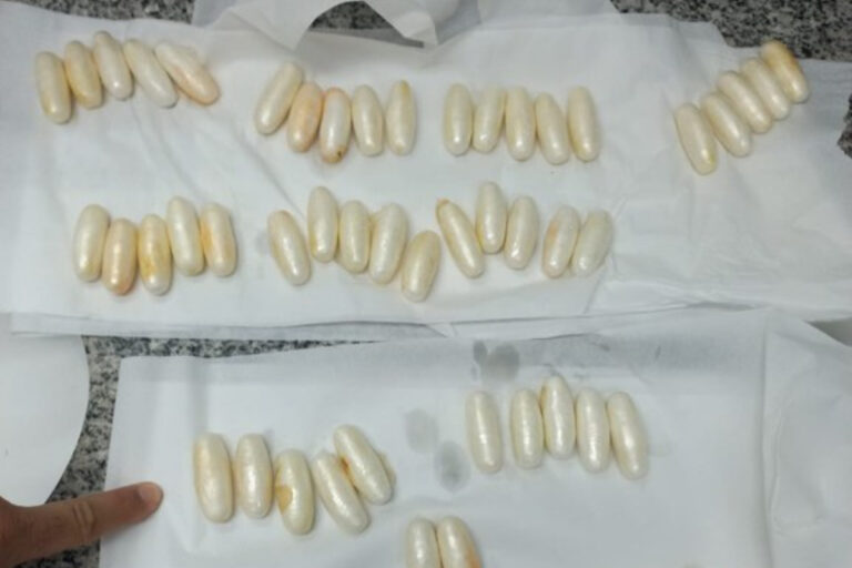Homem é preso no Galeão com 80 cápsulas de cocaína no estômago