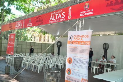Onda de calor: SP oferece tendas com água e frutas para população