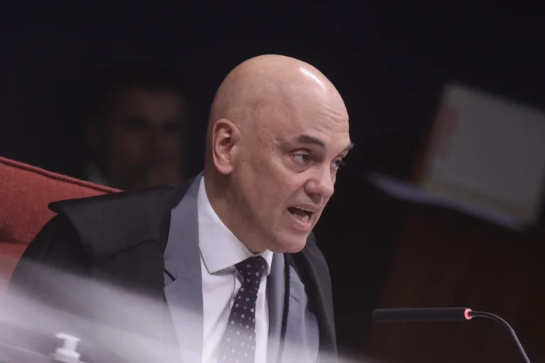 Moraes nega embargos de Bolsonaro sobre a tentativa de golpe