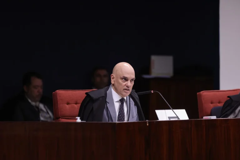 Alexandre de Moraes comenta rouquidão em sessão do STF
