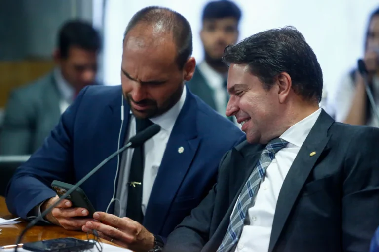 Direitos políticos de Eduardo Bolsonaro permanecem intactos