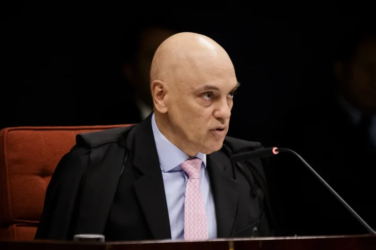 Moraes ordena posse de suplente de Zambelli em 48 horas