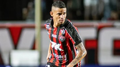 Coritiba faz proposta por atacante Erick do Vitória em 2025