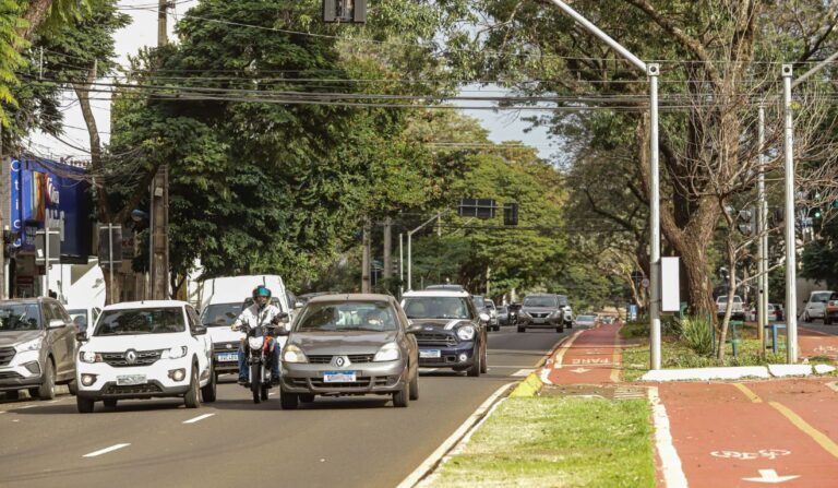 Horário especial de funcionamento do comércio em Maringá 2025
