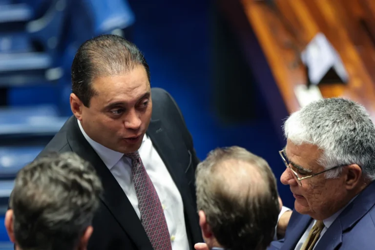 Weverton Rocha é acusado de ser sócio oculto em esquema do INSS