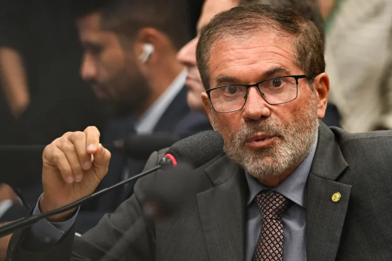 José Rocha revela bronca de Lira por solicitações sobre emendas