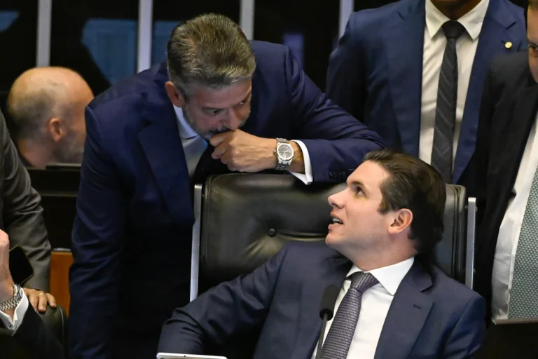 Arthur Lira expressa descontentamento com aliados após votação de Glauber