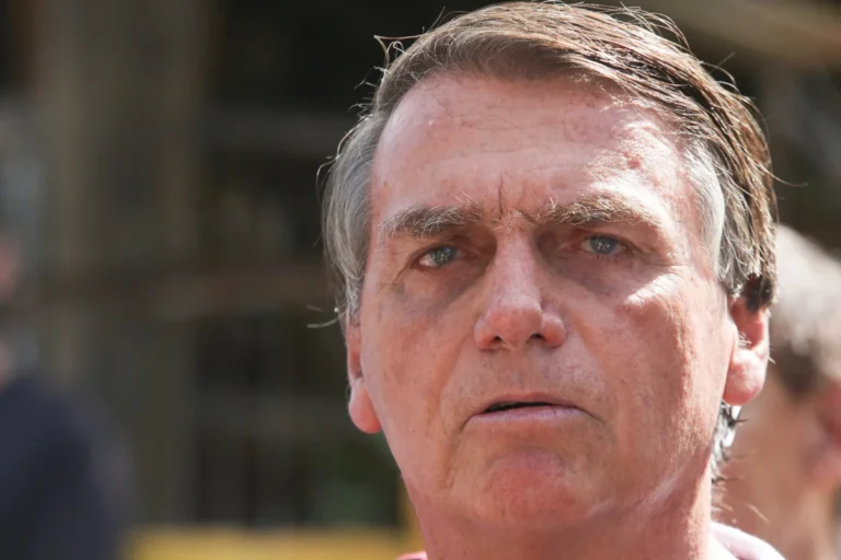 Urgência na saúde de Bolsonaro exige ação judicial